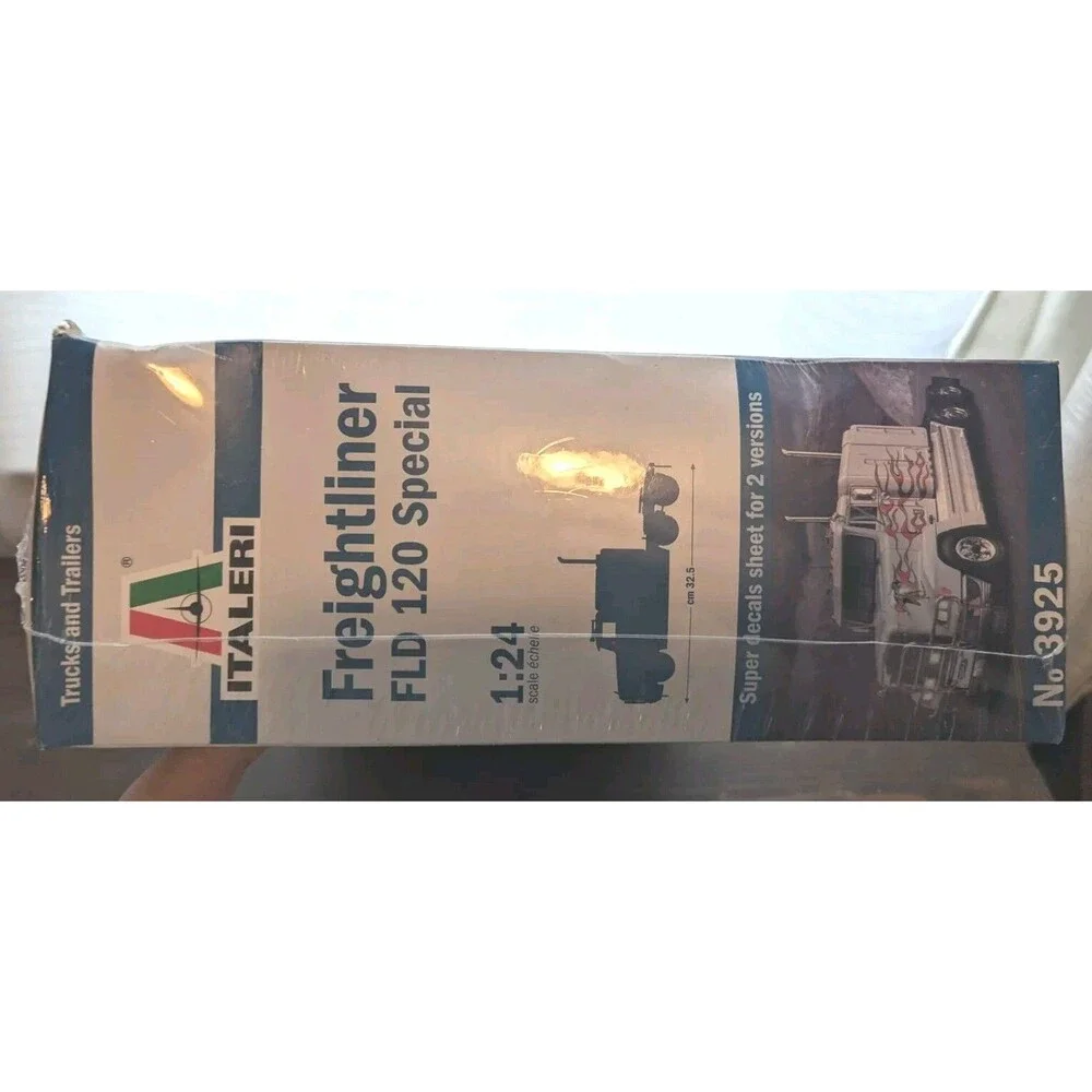 Italeri Freightliner Fld 120 Special 	 ITA3925 SEALED NEW - READ DESCRIPTION
